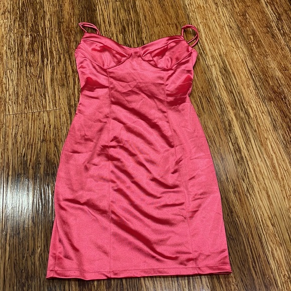 ❌SOLD❌Forever 21 sexy pink satin bodycon corset dress size smaller - Picture 2 of 4